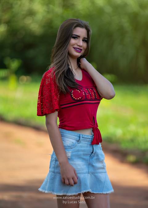 A fotografia de 15 anos realizado na cidade de São Gotardo-MG. Ensaio externo, Ensaio 15 anos. 
#15anos #fotofeminina #fotografiadebook  #ensaiocombalanço #fotografiade15anos #ensaio15anos #vestido15anos #vestidoparaensaio #15anosfoto'