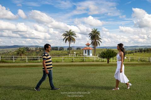 Fotografia do ensaio pos casamento, pos wedding realizado na Capela Santo Antonio em Arapuá-MG.
#poswedding #poscasamento '
