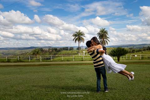 Fotografia do ensaio pos casamento, pos wedding realizado na Capela Santo Antonio em Arapuá-MG.
#poswedding #poscasamento '