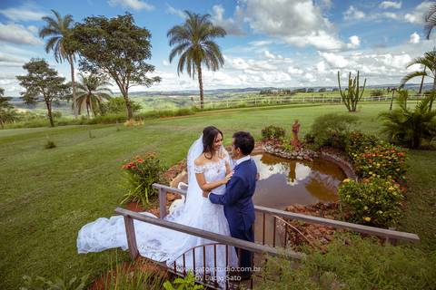 Fotografia do ensaio pos casamento, pos wedding realizado na Capela Santo Antonio em Arapuá-MG.
#poswedding #poscasamento #vestidodenoiva #casamentosaogotardo'