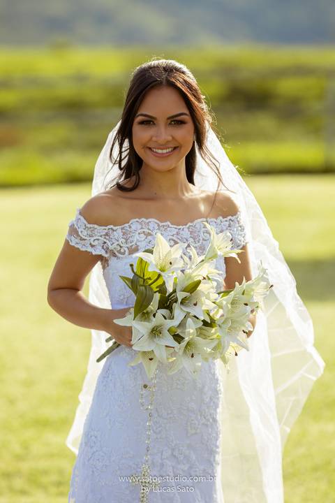Fotografia do ensaio pos casamento da Rafaela e Farnese, pos wedding realizado na Capela Santo Antonio em Arapuá-MG.
#poswedding #poscasamento 
#vestidodenoiva #buquenoiva'