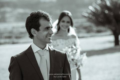 Fotografia do ensaio pos casamento da Rafaela e Farnese, pos wedding realizado na Capela Santo Antonio em Arapuá-MG.
#poswedding #poscasamento 
#vestidodenoiva #buquenoiva'