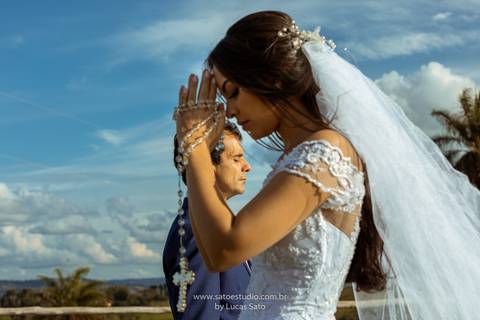 Fotografia do ensaio pos casamento da Rafaela e Farnese, pos wedding realizado na Capela Santo Antonio em Arapuá-MG.
#poswedding #poscasamento 
#vestidodenoiva #buquenoiva #terçonoiva'