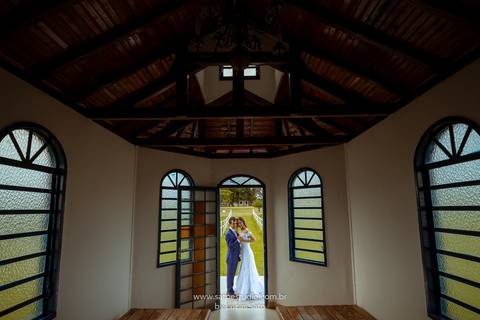 Fotografia do ensaio pos casamento da Rafaela e Farnese, pos wedding realizado na Capela Santo Antonio em Arapuá-MG.
#poswedding #poscasamento 
#vestidodenoiva #buquenoiva'