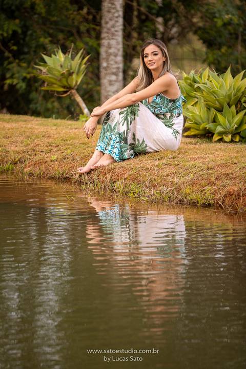 Ensaio feminino realizado na cidade de São Gotardo-MG, estilo descontraído, princesa, vestido 18 anos.'