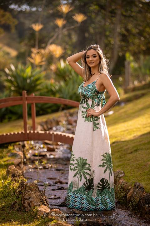 Ensaio feminino realizado na cidade de São Gotardo-MG, estilo descontraído, princesa, vestido 18 anos.'