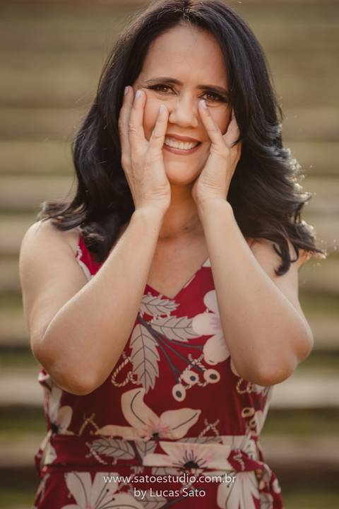 Fotografia de mulher de 50 anos, mulher decidida, com coragem e beleza. Ensaio feminino de mulher corajosa e linda. #ensaio50anos #fotografodeensaiofeminino #vestidoensaiofeminino '