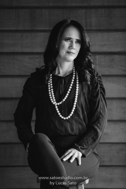 Fotografia de mulher de 50 anos, mulher decidida, com coragem e beleza. Ensaio feminino de mulher corajosa e linda. #ensaio50anos #fotografodeensaiofeminino #vestidoensaiofeminino '