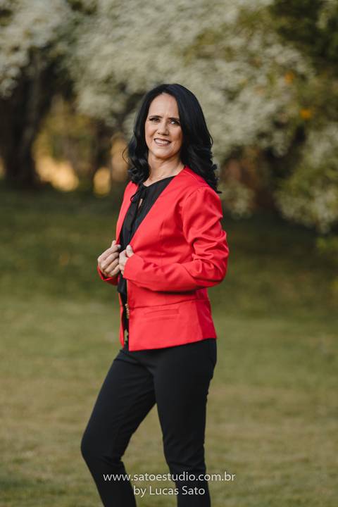 Fotografia de mulher de 50 anos, mulher decidida, com coragem e beleza. Ensaio feminino de mulher corajosa e linda. #ensaio50anos #fotografodeensaiofeminino #vestidoensaiofeminino '