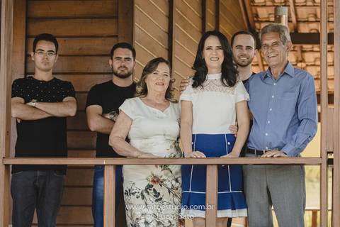 Ensaio fotográfico de família e aniversário de 50 anos. Ensaio de Neide e família. Ensaio de família com o cachorro.
Local do ensaio Recanto das Palmeiras em Matutina-MG'