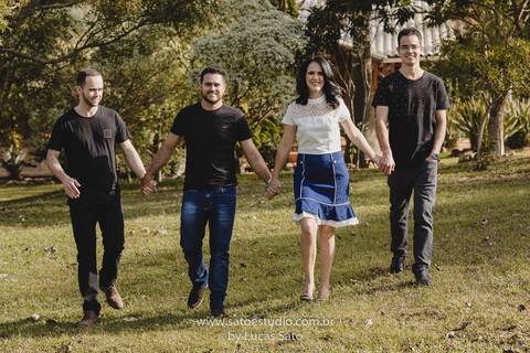 Ensaio fotográfico de família e aniversário de 50 anos. Ensaio de Neide e família. Ensaio de família com o cachorro.
Local do ensaio Recanto das Palmeiras em Matutina-MG'
