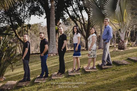 Ensaio fotográfico de família e aniversário de 50 anos. Ensaio de Neide e família. Ensaio de família com o cachorro.
Local do ensaio Recanto das Palmeiras em Matutina-MG'