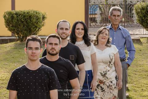 Ensaio fotográfico de família e aniversário de 50 anos. Ensaio de Neide e família. Ensaio de família com o cachorro.
Local do ensaio Recanto das Palmeiras em Matutina-MG'