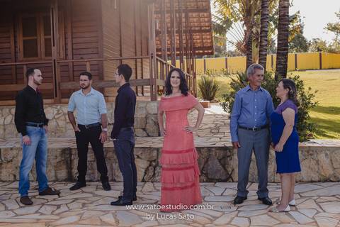 Ensaio fotográfico de família e aniversário de 50 anos. Ensaio de Neide e família. Ensaio de família com o cachorro.
Local do ensaio Recanto das Palmeiras em Matutina-MG'