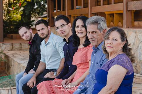 Ensaio fotográfico de família e aniversário de 50 anos. Ensaio de Neide e família. Ensaio de família com o cachorro.
Local do ensaio Recanto das Palmeiras em Matutina-MG'