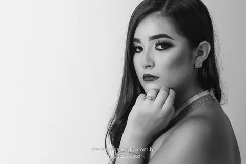 Book de 15 anos da Anne realizado no estúdio Lucas Sato localizado no município de São Gotardo'