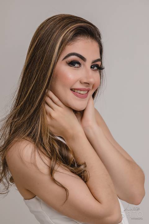 Retrato feminino para valorizar o seu olhar, o seu rosto.'