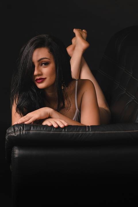 Ensaio sensual realizado com respeito e tranquilo no estúdio Lucas Sato, localizado na cidade de São Gotardo-MG'