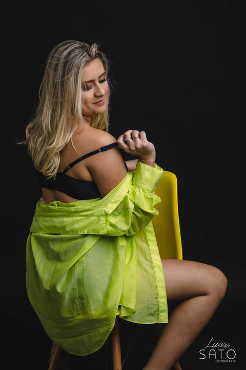 Ensaio sensual feminino realizado no estúdio fotográfico em São Gotardo, Lucas Sato-Fotografia'
