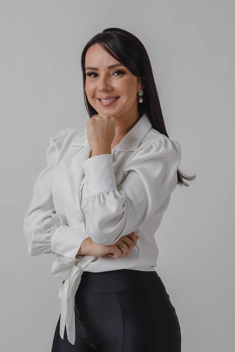 Foto para perfil profissional realizado no Estúdio Lucas Sato-Fotografia em São Gotado-MG'