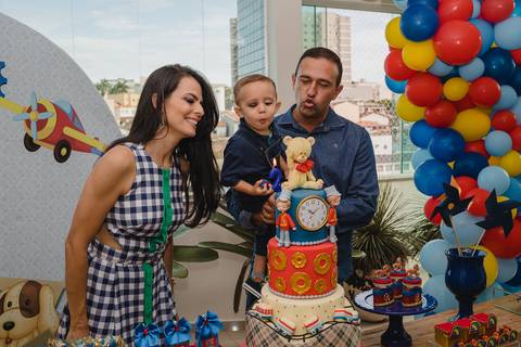 Bolo para festa infantil realizado em residência.'