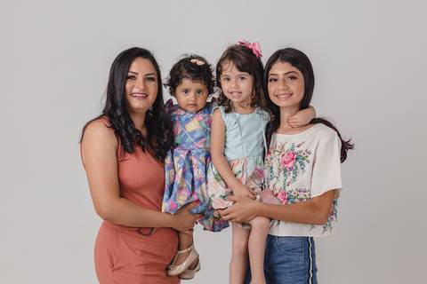 Retrato de estúdio com família. '