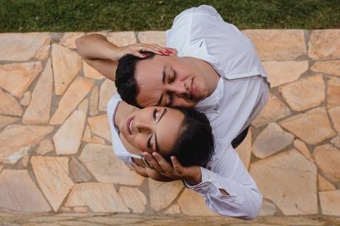 retrato de rostos o estilo cara metade. Uma foto que não pode faltar no seu ensaio pre wedding realizado no Sítio em Matutina-MG.'