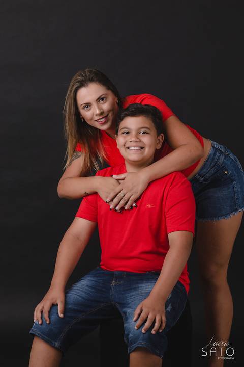 Ensaio de dia das mães realizado em estúdio fotográfico do Lucas Sato-Fotografia localizado em São Gotardo-MG'