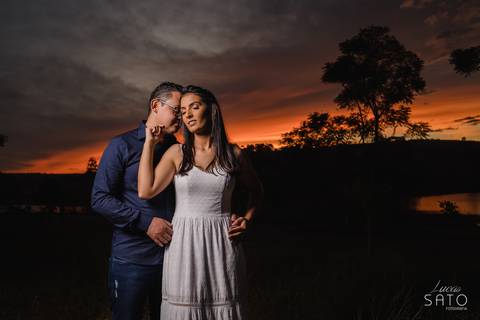 Sou fotógrafo de ensaio de casal e casamento e atendo as cidades de São Gotardo, Ibiá, Rio Paranaíba, Campos Altos e Carmo do Paranaíba'