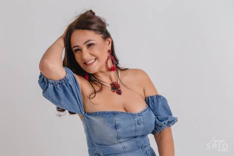 O que vestir no ensaio fotográfico? Use roupas casuais que são confortáveis e valorizam o seu corpo. Sou fotógrafo de Ensaio Feminino e atendo a região de São Gotardo, Tiros, Matutina e Carmo do Paranaíba.'