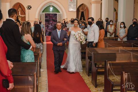 Entrada da noiva na Igreja Matriz em São Gotardo-MG.'