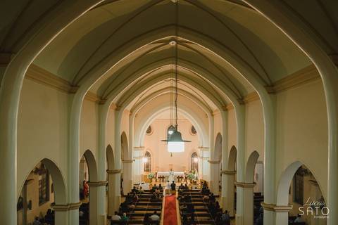 Igreja Matriz de São Gotardo, durante cerimônia religiosa em tempos de pandemia.'