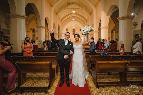 Vestido de noiva e casamento na Igreja Matriz em São Gotardo-MG.'