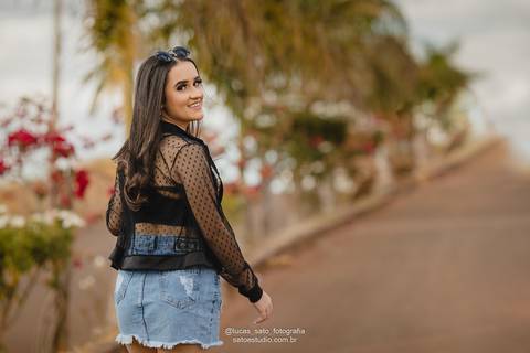 Ensaio 15 anos realizado nas ruas de São Gotardo.'