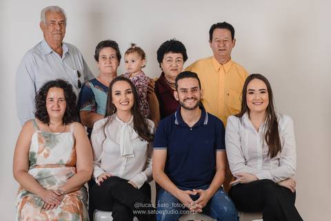 Ensaio no estúdio com a família'