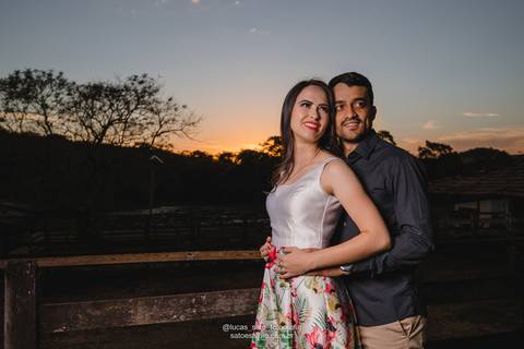 Foto tipo strobist realizada na Pousada Avalon em Patos de Minas. Sou fotógrafo de casamento e ensaios de casal e atendo as cidades de São Gotardo, Carmo do Paranaíba e Patos de Minas.'