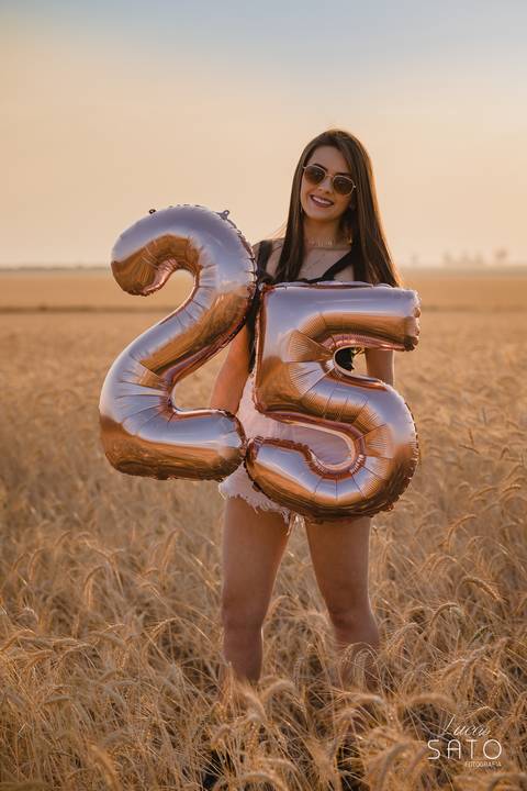 Ensaio 25 anos realizado no trigo na região de São Gotardo. Sou fotógrafo de ensaios feminino atendendo as regiões de São Gotardo, Rio Paranaíba e Carmo do Paranaíba'