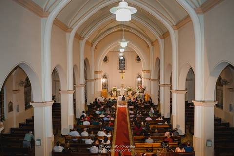 Igreja Matriz de São Gotardo-MG, durante a cerimônia de casamento em 2021.'