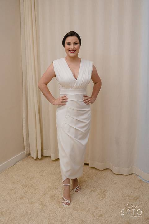 Vestido branco para casamento íntimo realizado na Sacristia da Igreja Matriz em São Gotardo-MG'