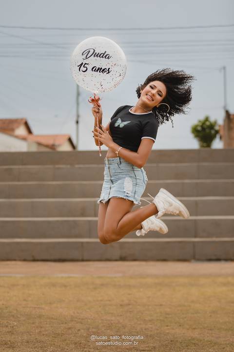 Book de 15 anos em quadra e balão de 15 anos realizado na cidade de Ibiá-MG pelo fotógrafo profissional Lucas Sato de São Gotardo-MG.'