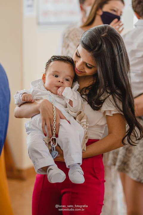 madrinha de consagração durante o batismo no Santuário de Guarda dos Ferreiros.'