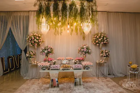 Decoração da recepção de casamento realizado pela profissional Iralda Rabelo de São Gotardo '