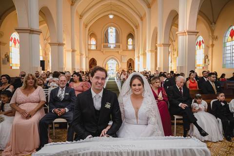 Igreja Matriz de São Gotardo-MG. Casamento em 2021 com vestido branco para noivas.'