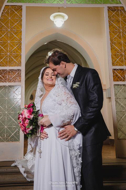 Fotografia de casamento realizado na Igreja Matriz em São Gotardo-MG.'