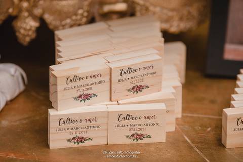 Lembrança para padrinhos durante recepção de Casamento em São Gotardo-MG. No salão Rotary do município de São Gotardo-MG.'