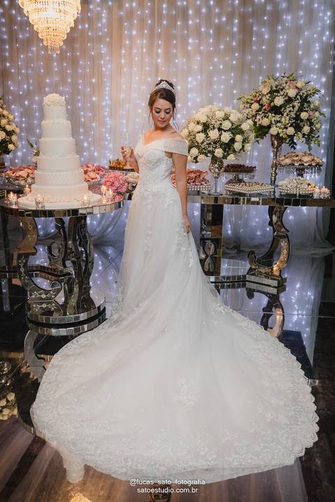 Vestido de noiva para casamentos em São Gotardo, Rio Paranaíba e Carmo do Paranaíba.'
