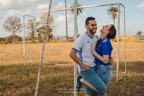 Ensaio de casal com a camisa do Cruzeiro, realizado pelo fotógrafo profissional Lucas Sato de São Gotardo-MG.'