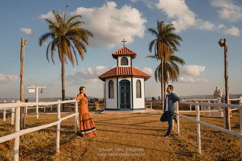 Capela Santo Antônio localizada no município de Arapuá com fotografia realizada pelo fotógrafo profissional Luca Sato-Fotografia'
