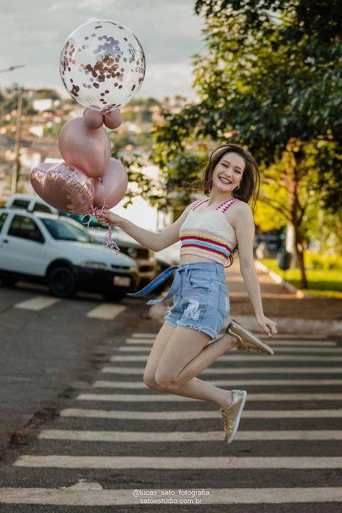 Ensaio 15 anos espontâneo realizado na praça da cidade de São Gotardo-MG.'