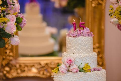 Bolo fake para festa de 15 anos em São Gotardo-MG.'